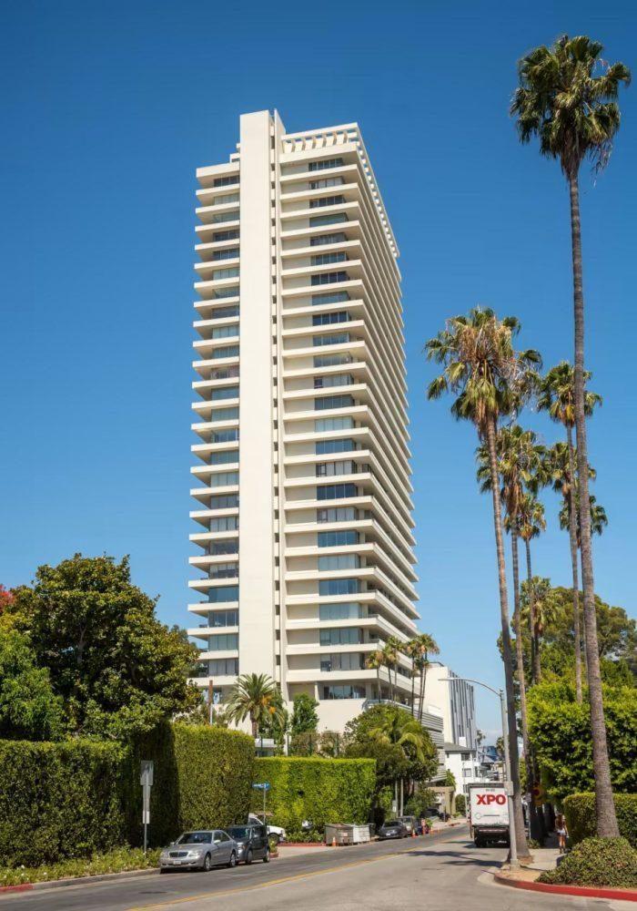 Здание Sierra Towers в Лос-Анджелесе